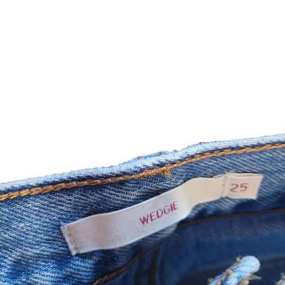 Levi Wedgie High Waist Distressed Ankle Jeans Size 25 - Picture 4 of 9